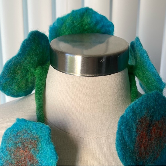 Brand New Handmade Felted Wool Flower Boa Garland Scarf - Picture 11 of 12